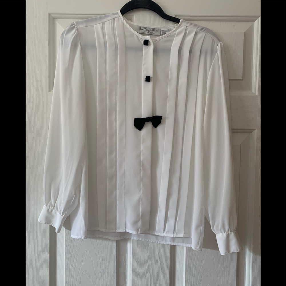 Vintage 8 petite bright white and black bow blouse